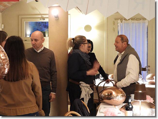 Clicca per scorrere le foto originali ingrandite