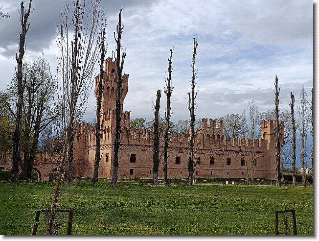 Clicca per scorrere le foto originali ingrandite