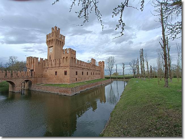 Clicca per scorrere le foto originali ingrandite