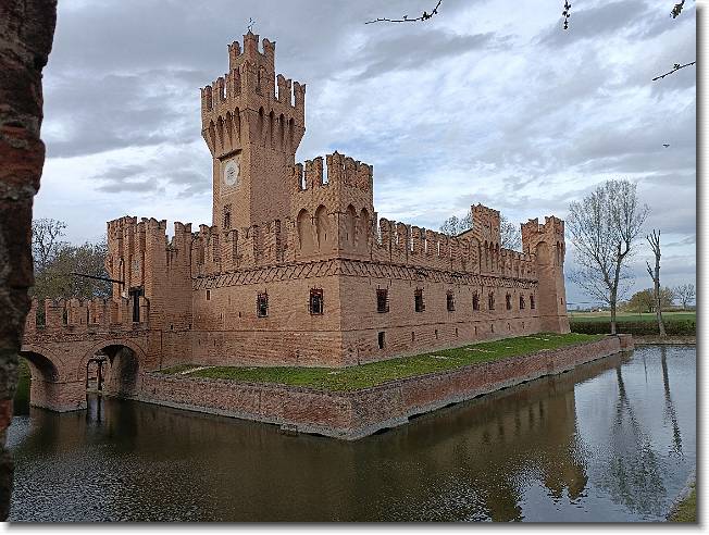 Clicca per scorrere le foto originali ingrandite