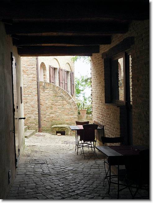 Clicca per scorrere le foto originali ingrandite
