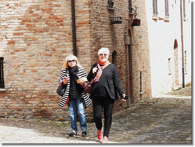 Clicca per scorrere le foto originali ingrandite