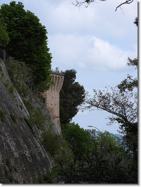 Clicca per scorrere le foto originali ingrandite