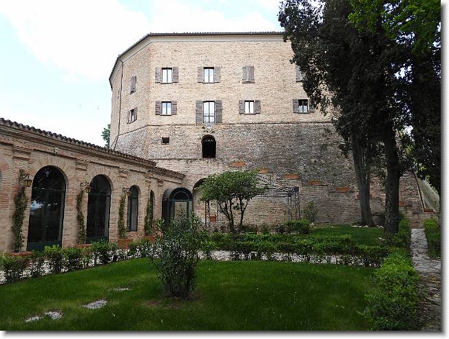Clicca per scorrere le foto originali ingrandite