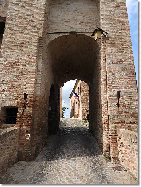 Clicca per scorrere le foto originali ingrandite