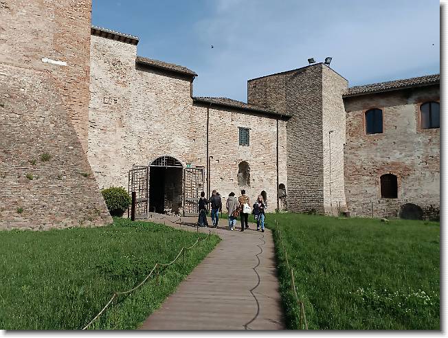Clicca per scorrere le foto originali ingrandite