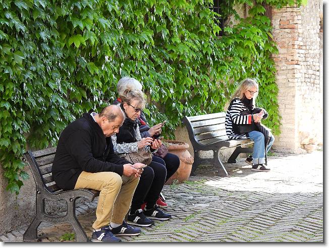 Clicca per scorrere le foto originali ingrandite