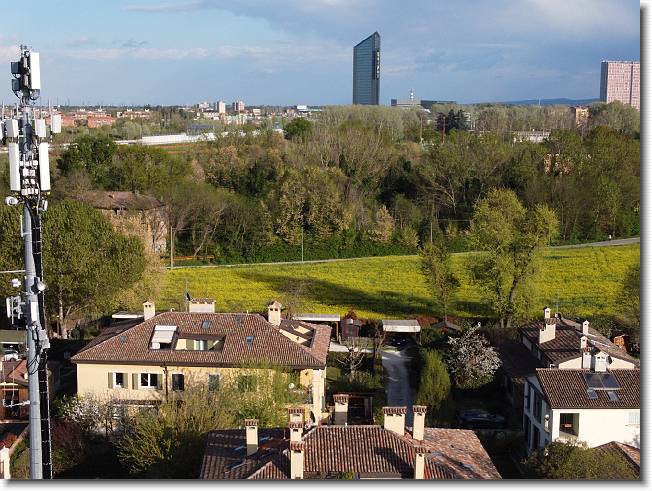 Clicca per scorrere le foto originali ingrandite