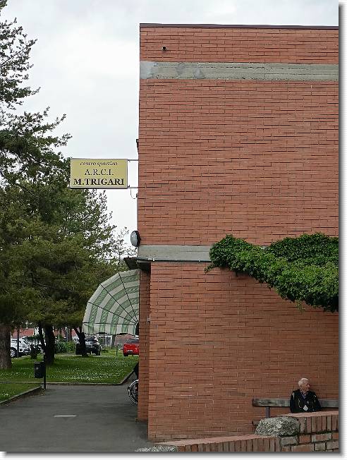 Clicca per scorrere le foto originali ingrandite