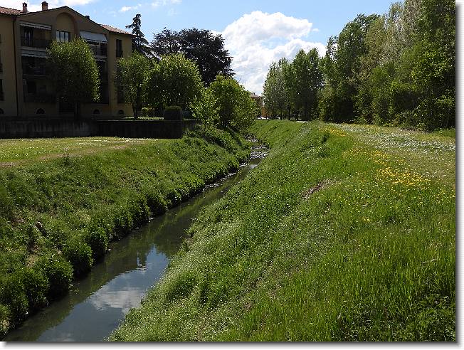 Clicca per scorrere le foto originali ingrandite