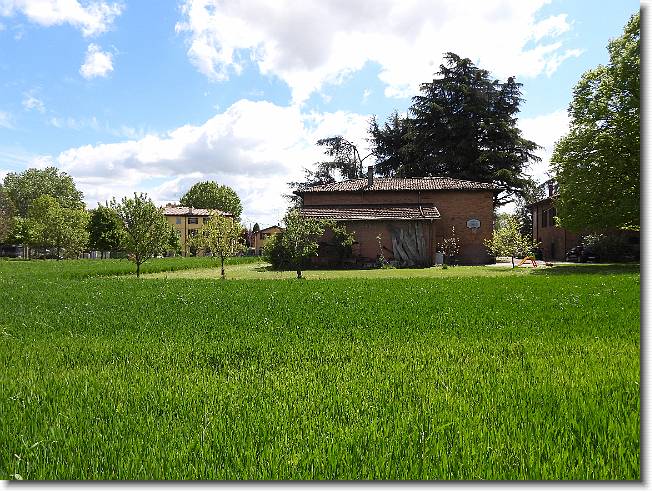 Clicca per scorrere le foto originali ingrandite