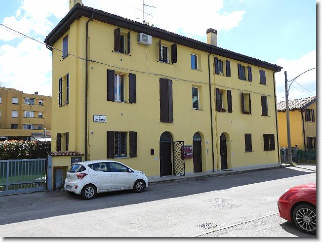 Clicca per scorrere le foto originali ingrandite