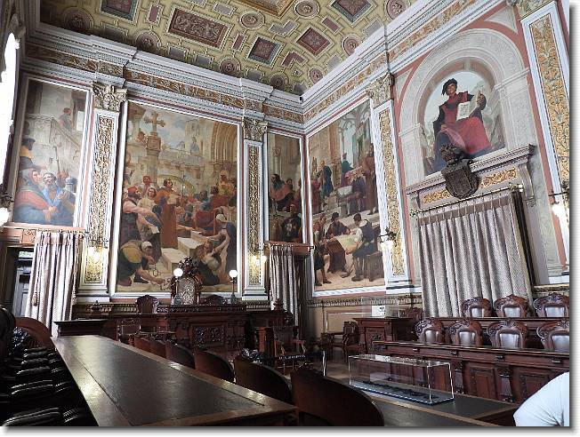 Clicca per scorrere le foto originali ingrandite