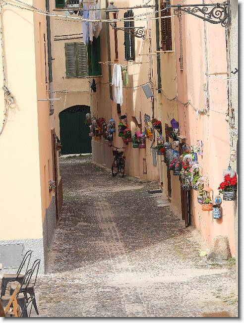 Clicca per scorrere le foto originali ingrandite