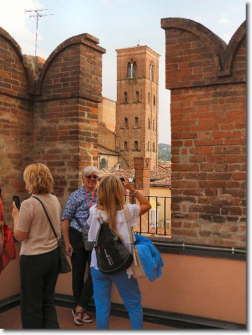 Clicca per scorrere le foto originali ingrandite