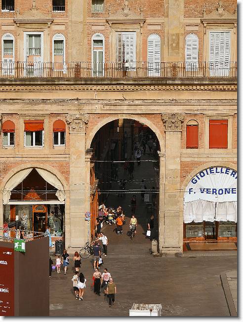 Clicca per scorrere le foto originali ingrandite