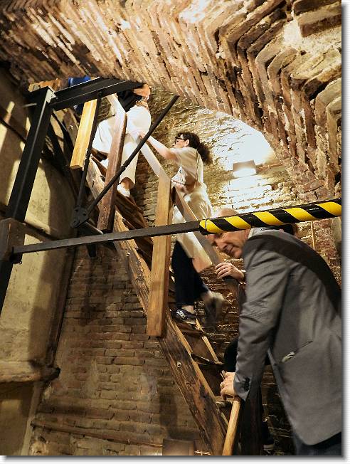 Clicca per scorrere le foto originali ingrandite