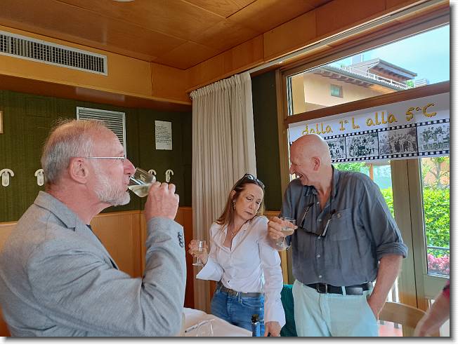 Clicca per scorrere le foto originali ingrandite