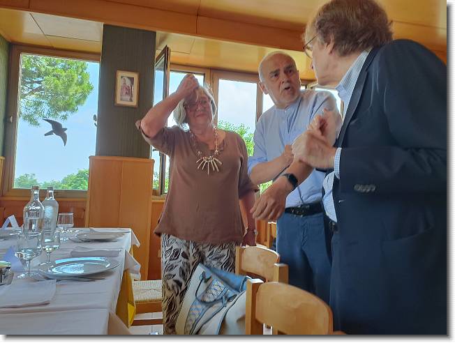 Clicca per scorrere le foto originali ingrandite