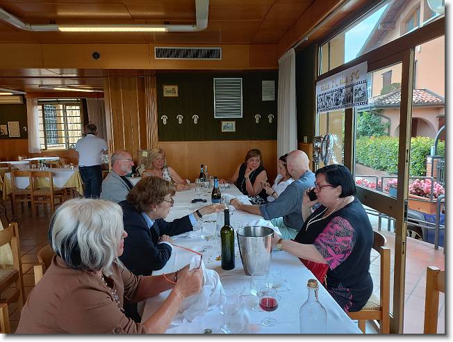 Clicca per scorrere le foto originali ingrandite