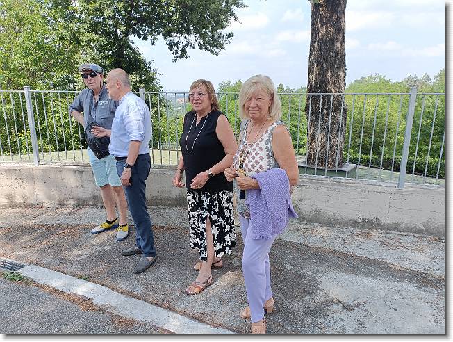 Clicca per scorrere le foto originali ingrandite