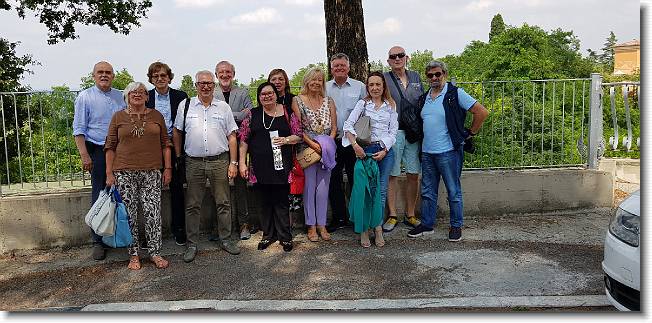 Clicca per scorrere le foto originali ingrandite