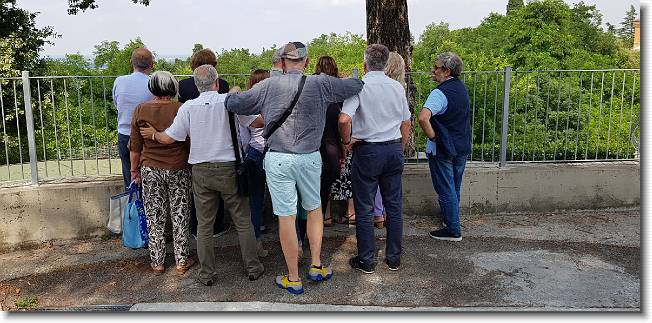 Clicca per scorrere le foto originali ingrandite