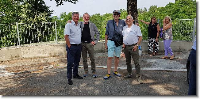 Clicca per scorrere le foto originali ingrandite