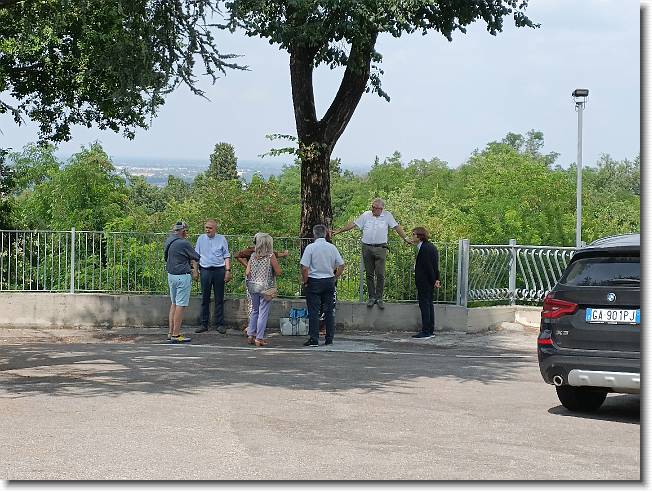 Clicca per scorrere le foto originali ingrandite