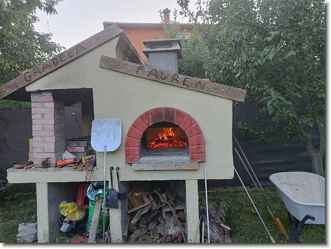 Clicca per scorrere le foto originali ingrandite