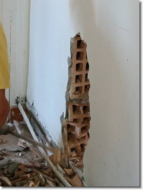 Clicca per scorrere le foto originali ingrandite
