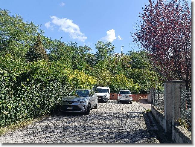 Clicca per scorrere le foto originali ingrandite