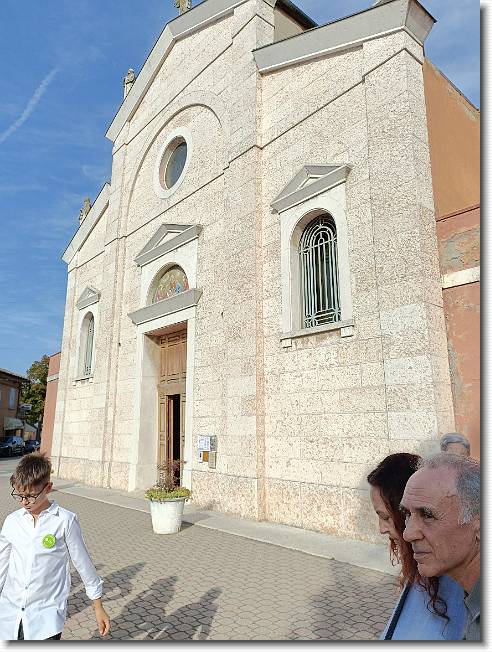 Clicca per scorrere le foto originali ingrandite