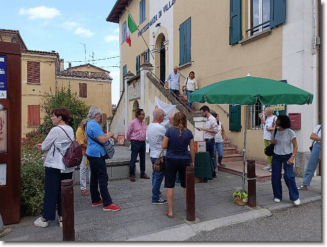 Clicca per scorrere le foto originali ingrandite