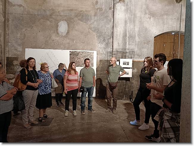 Clicca per scorrere le foto originali ingrandite
