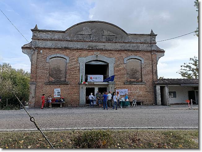 Clicca per scorrere le foto originali ingrandite