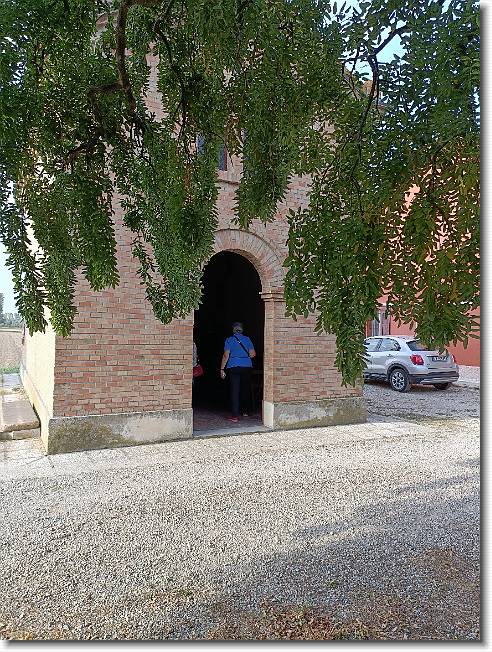 Clicca per scorrere le foto originali ingrandite