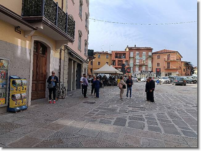 Clicca per scorrere le foto originali ingrandite