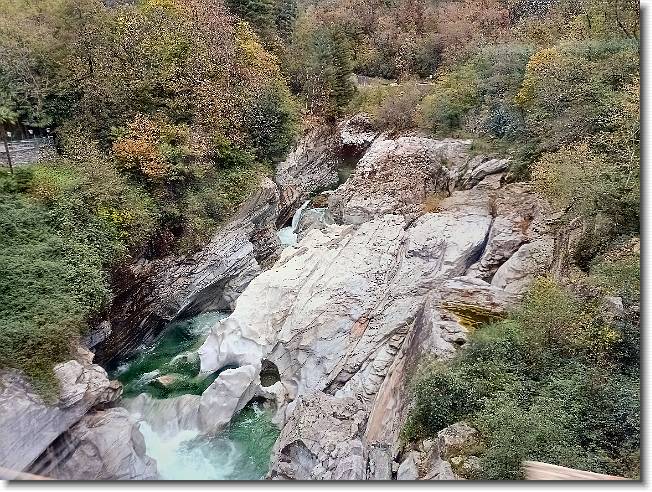 Clicca per scorrere le foto originali ingrandite