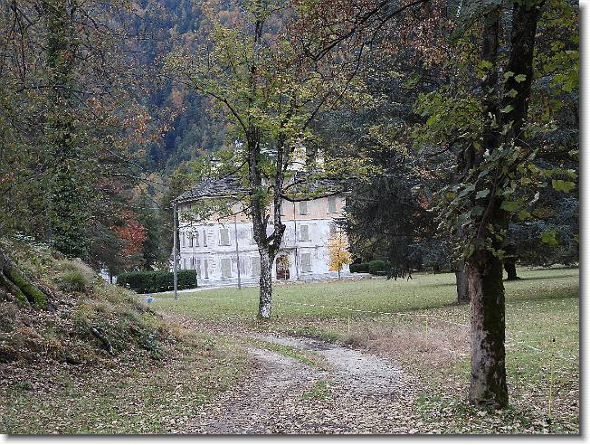Clicca per scorrere le foto originali ingrandite