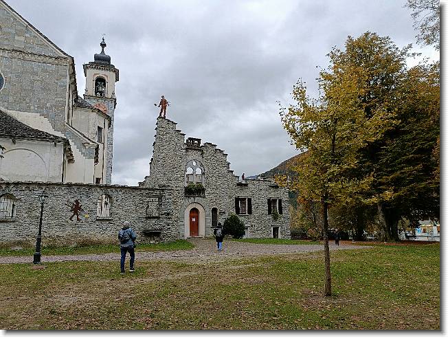 Clicca per scorrere le foto originali ingrandite