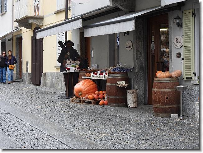 Clicca per scorrere le foto originali ingrandite