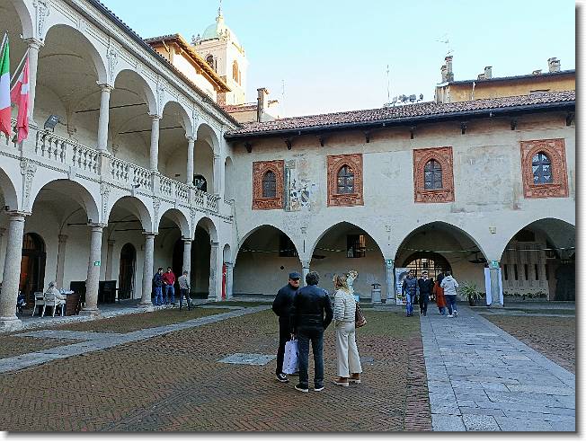 Clicca per scorrere le foto originali ingrandite