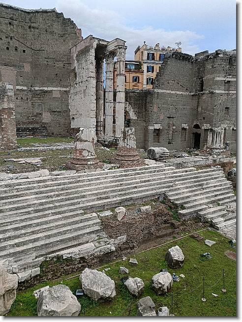 Clicca per scorrere le foto originali ingrandite