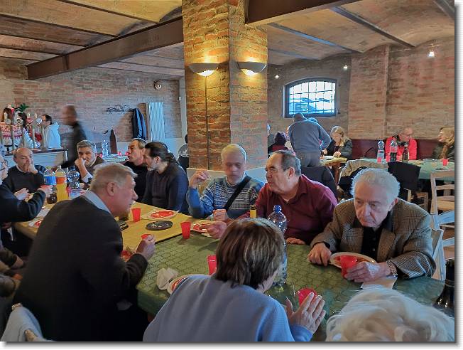 Clicca per scorrere le foto originali ingrandite