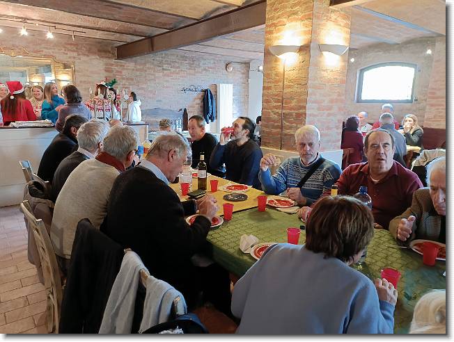 Clicca per scorrere le foto originali ingrandite