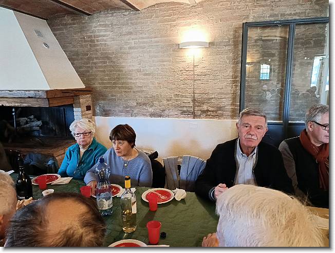 Clicca per scorrere le foto originali ingrandite
