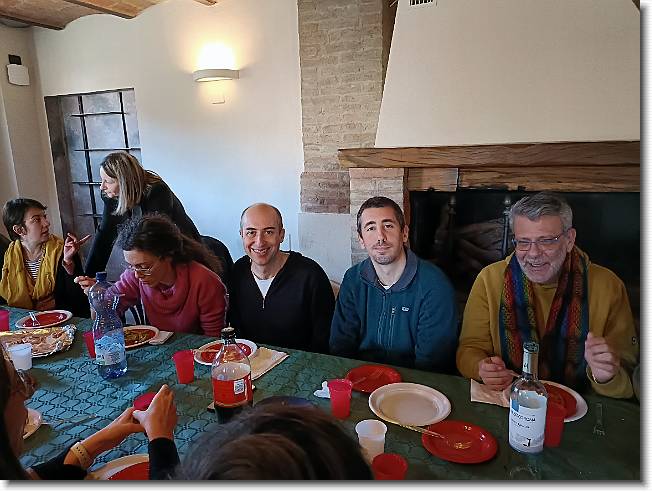 Clicca per scorrere le foto originali ingrandite