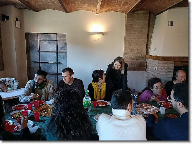 Clicca per scorrere le foto originali ingrandite