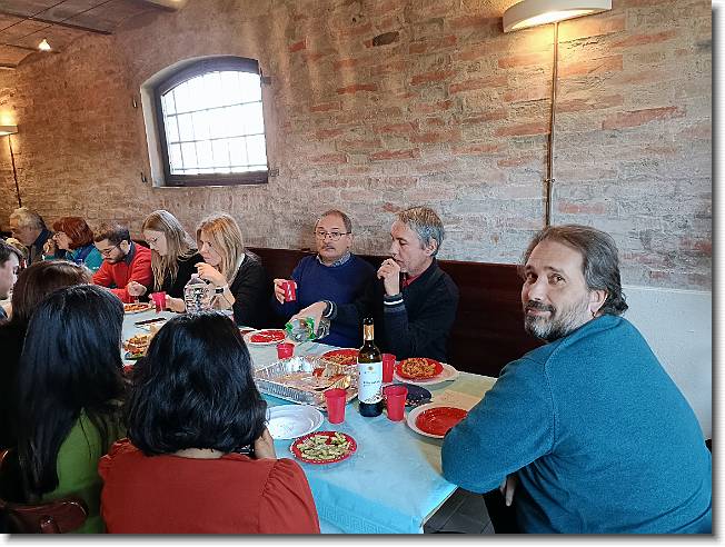 Clicca per scorrere le foto originali ingrandite